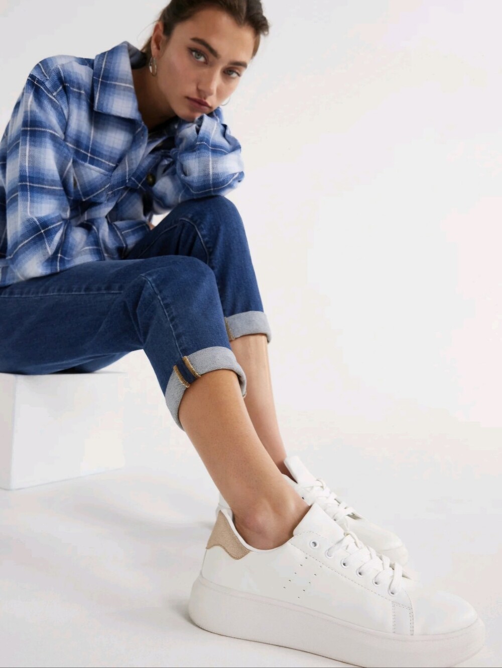 Time and Tru White Low-Top Sneakers